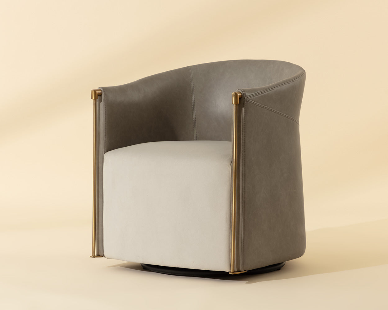 サンエスティバン　844631 Leontine Swivel Lounge Chair – Sunpan Trading & Importing, Inc.
