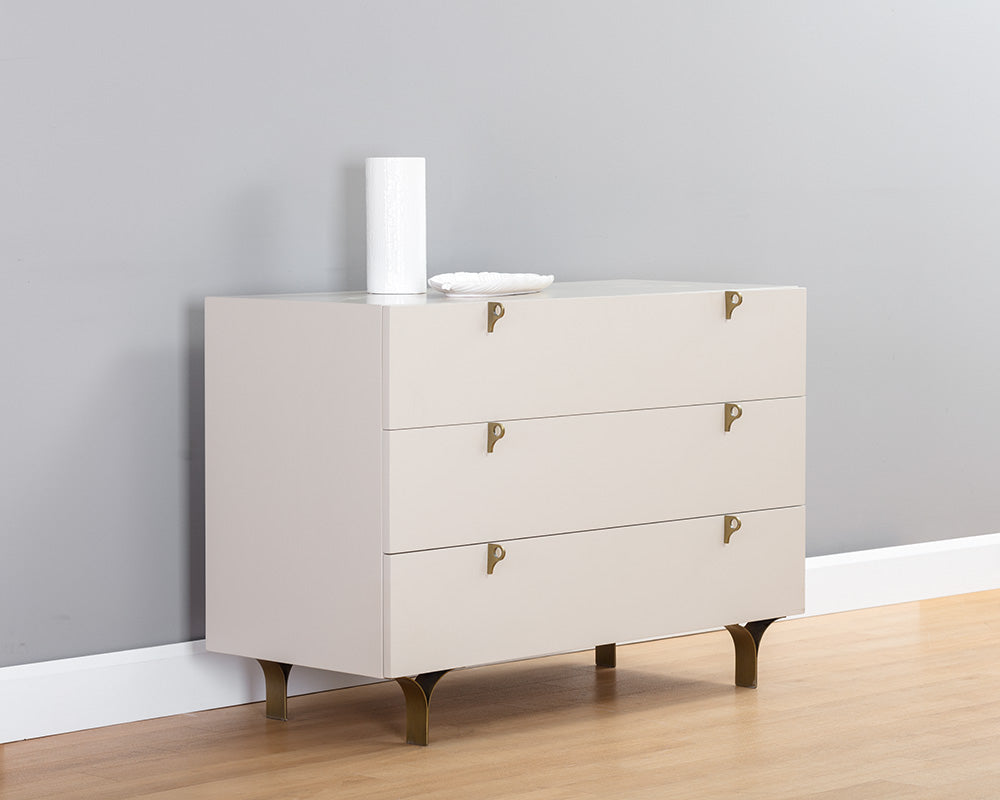 Celine Dresser