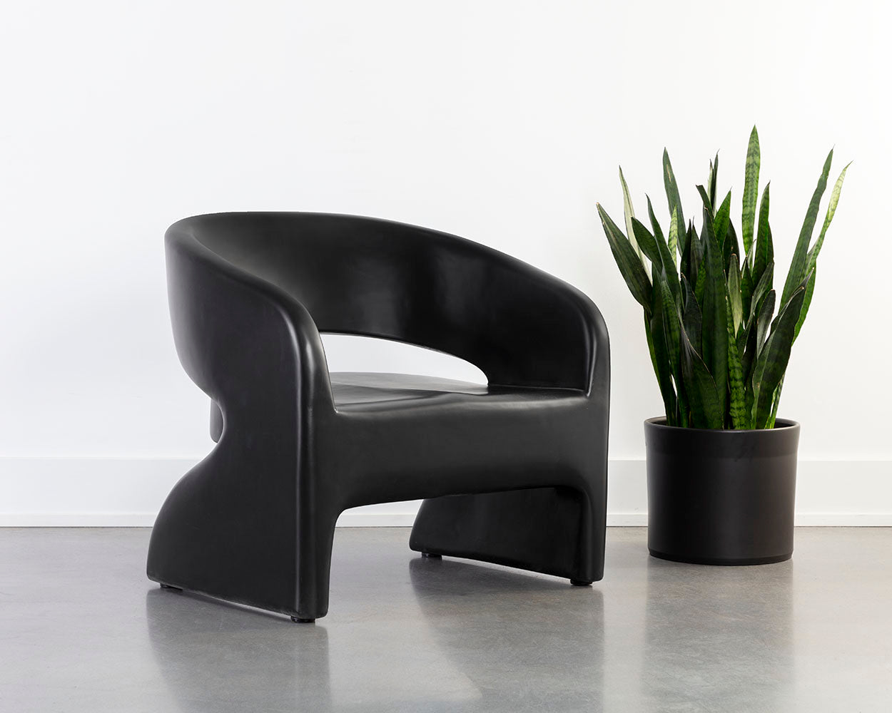 Cura Lounge Chair